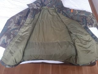 Abrigo y pantalon impermeables cazador
