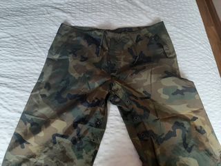Abrigo y pantalon impermeables cazador