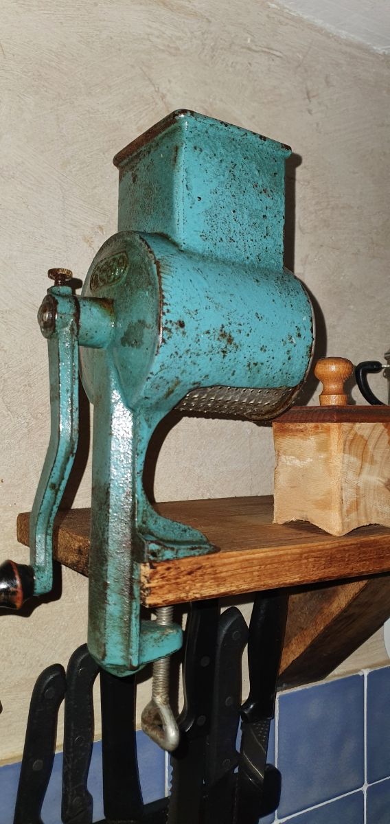 Rayador picador antiguo