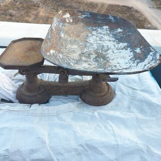 dos balanzas y una pesa