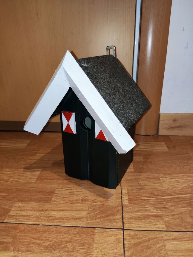 Nido esterno in legno per uccelli