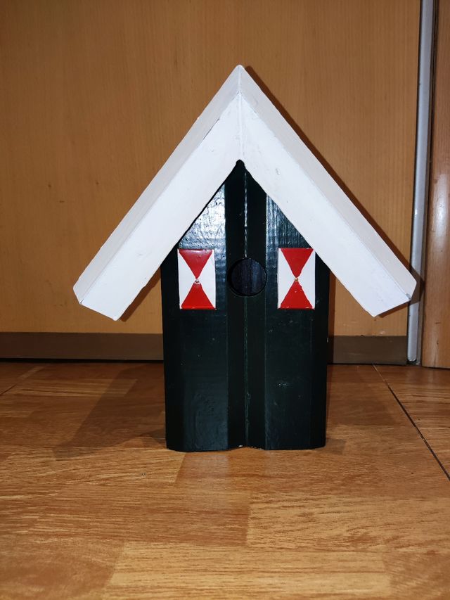 Nido esterno in legno per uccelli