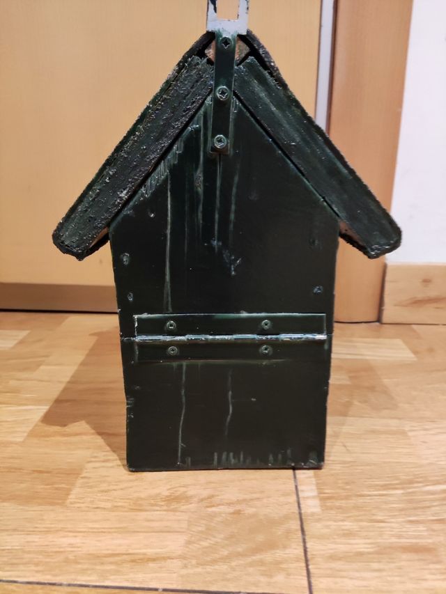 Nido esterno in legno per uccelli