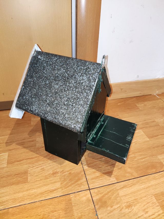 Nido esterno in legno per uccelli