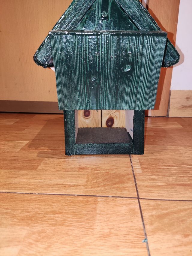 Nido esterno in legno per uccelli