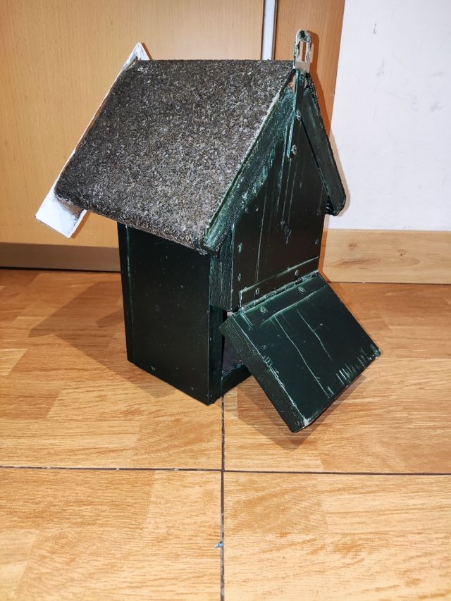 Nido esterno in legno per uccelli