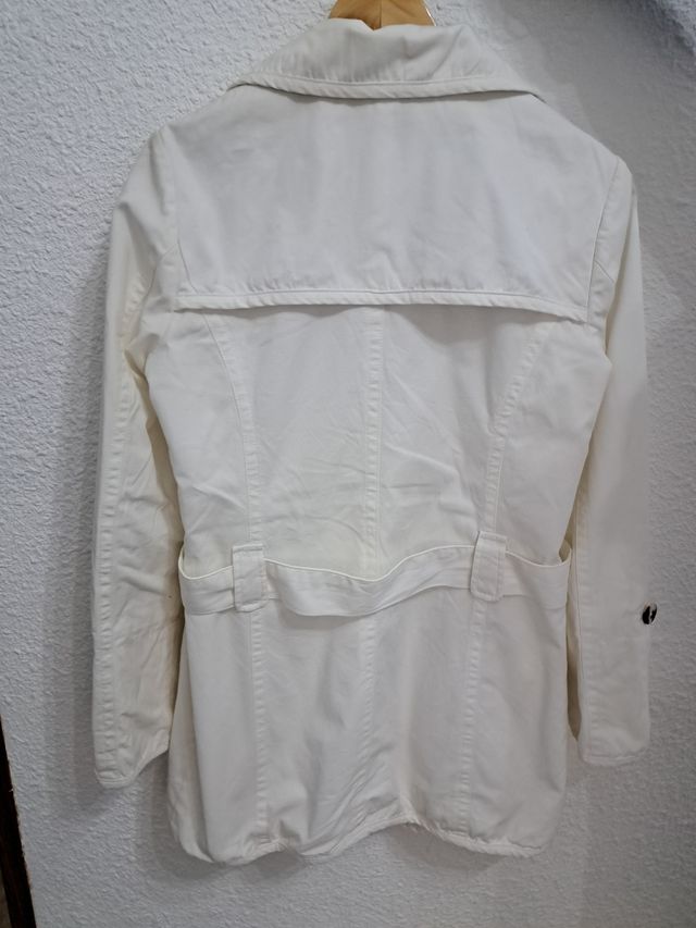 Gabardina blanca, talla 38-40