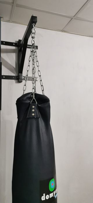 Saco de boxeo y soporte pared