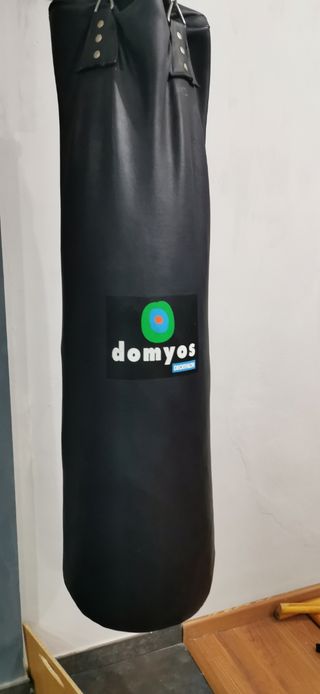 Saco de boxeo y soporte pared