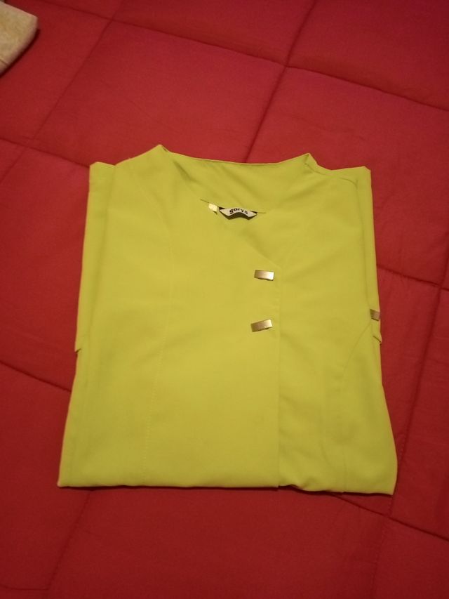 Camisa uniforme de estética o peluquería 