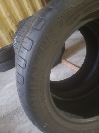 VENDO 2 NEUMÁTICOS  EN PERFECTO  ESTADO