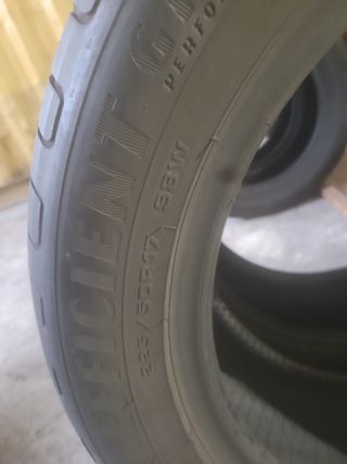 VENDO 2 NEUMÁTICOS  EN PERFECTO  ESTADO