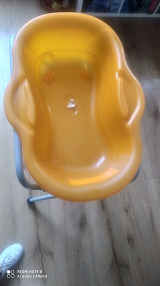 Bañera de bebé con patas