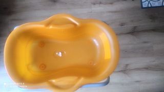 Bañera de bebé con patas