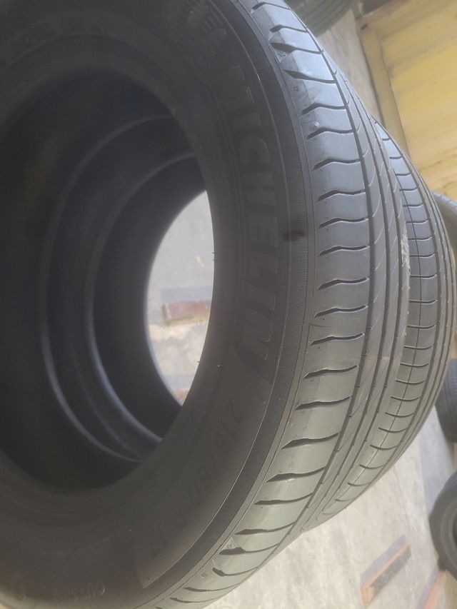 Vendo 2 NEUMÁTICOS  EN PERFECTO  ESTADO