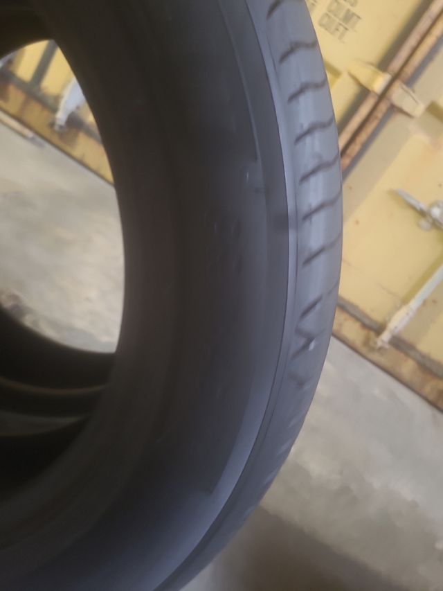 Vendo 2 NEUMÁTICOS  EN PERFECTO  ESTADO