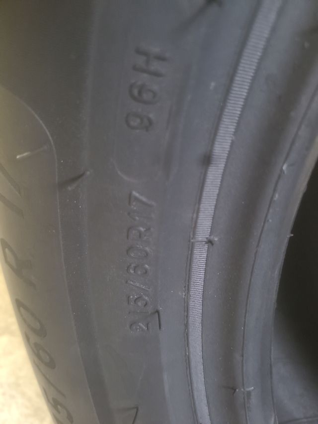 Vendo 2 NEUMÁTICOS  EN PERFECTO  ESTADO