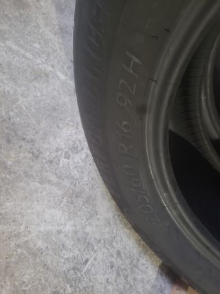 VENDO 2 NEUMÁTICOS EN PERFECTO EATADO