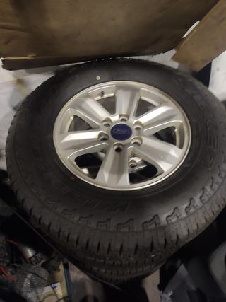 4 Llantas con gomas 265/70/17- Ford F150