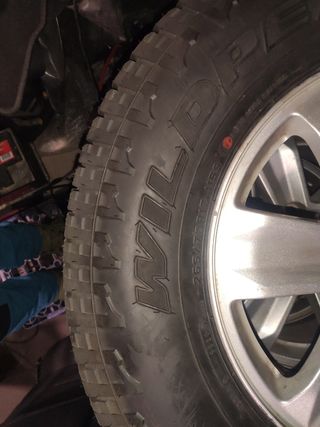 4 Llantas con gomas 265/70/17- Ford F150