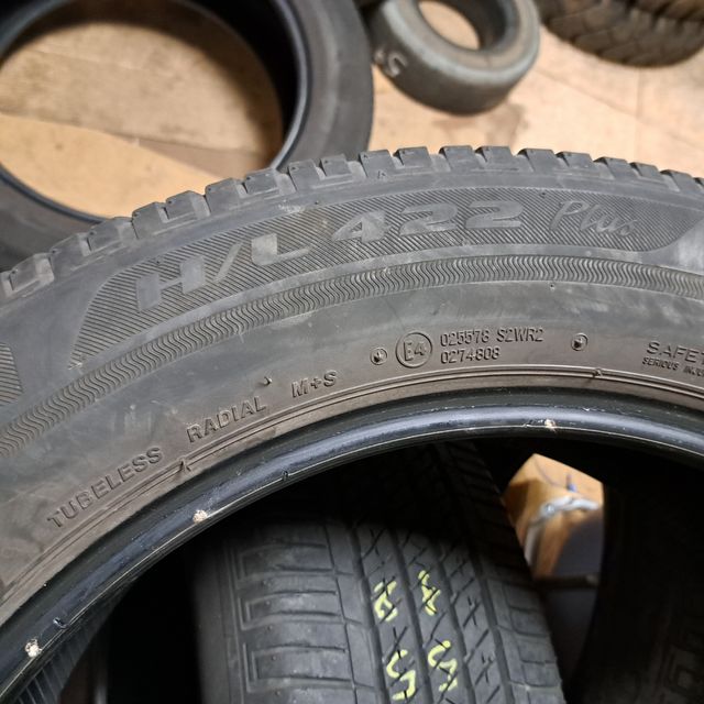 Neumatico  235/55 R18