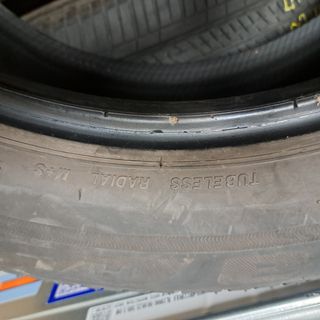 Neumatico  235/55 R18