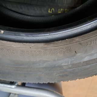 Neumatico  235/55 R18