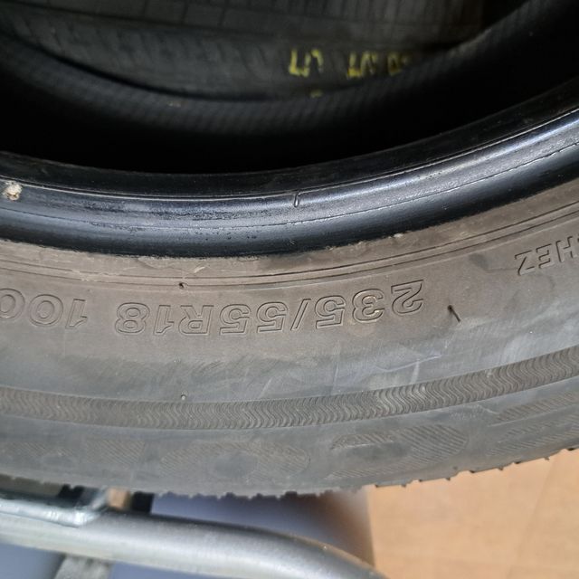 Neumatico  235/55 R18