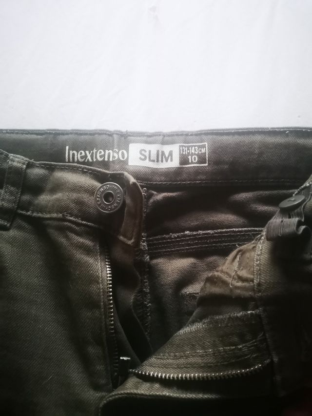 Pantalón niño color verde.