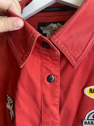 camisa roja parches - harley davidson