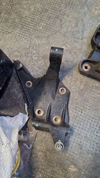 Soportes varios caja cambios saxo vts 106 ma