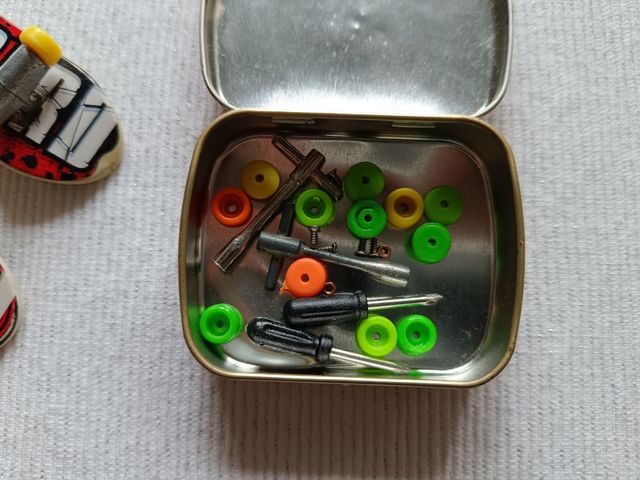 2 Finger skate + Herramientas