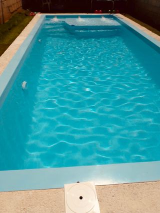 Piscina de poliester 8x3 con playa