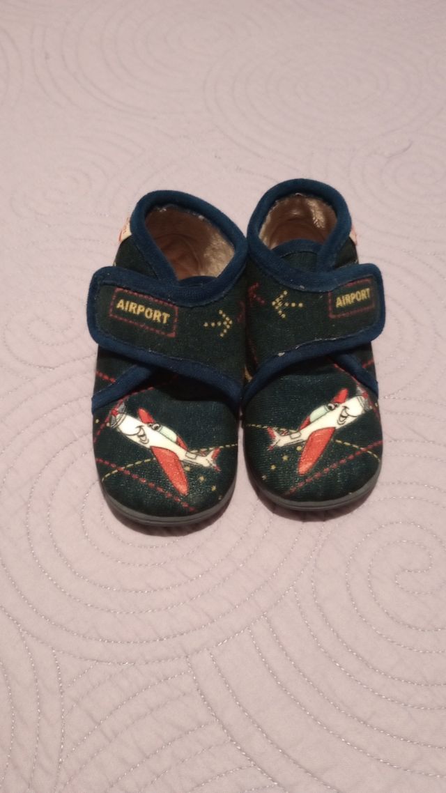 Zapatillas Chispas (número 25)