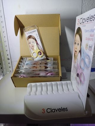 Tijeras Bebe 3 claveles