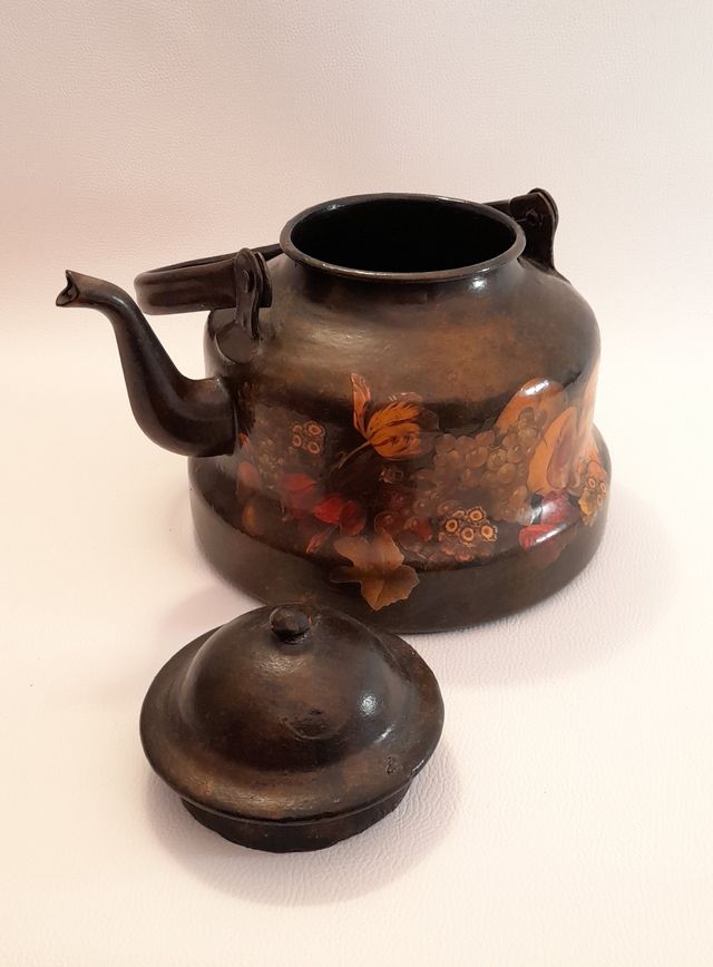 Bollitore dipinto a mano