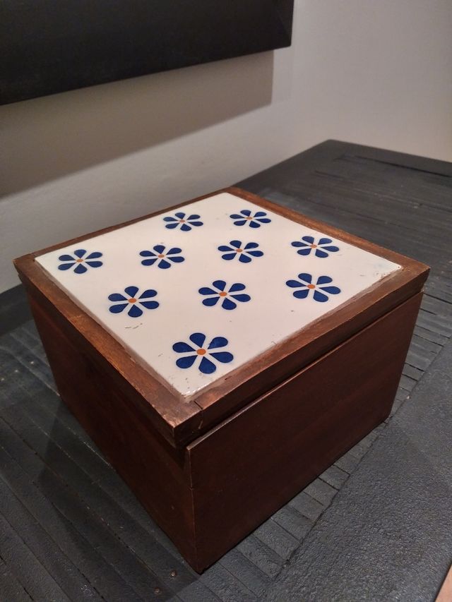 CAJA DE MADERA CON TAPA CERAMICA
