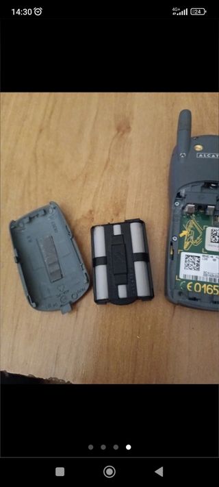 Viejo teléfono Alcatel Be 4 piezas