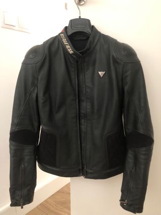 Chaqueta moto piel chica dainese