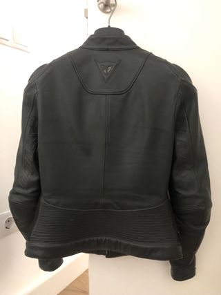 Chaqueta moto piel chica dainese