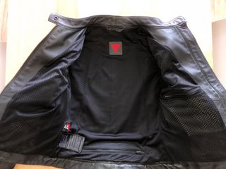 Chaqueta moto piel chica dainese