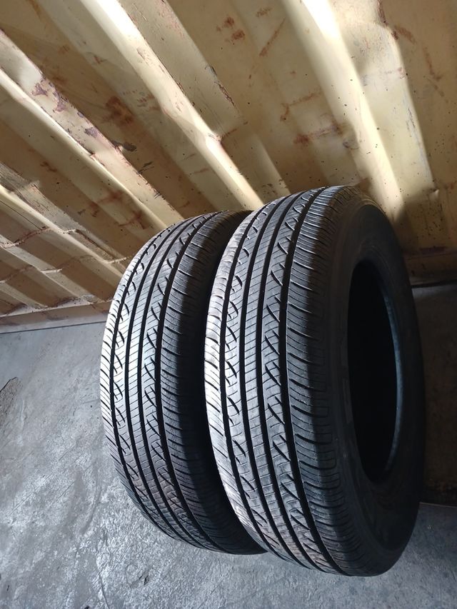 VENDO 2 NEUMÁTICOS EN PERFECTO  ESTADO