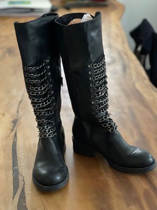 stivali neri in pelle al ginocchio