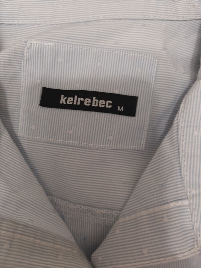 Camisa azul puntitos