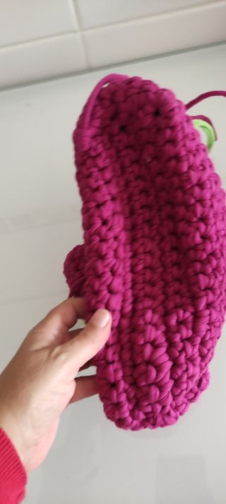 Cesto de arrumação colorido feito à mão