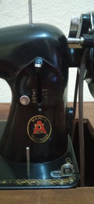 Maquina de coser Alfa