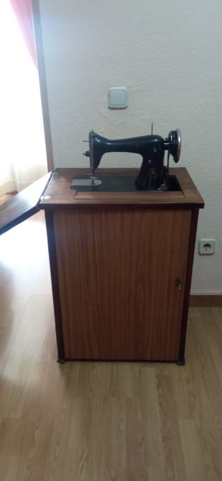 Maquina de coser Alfa