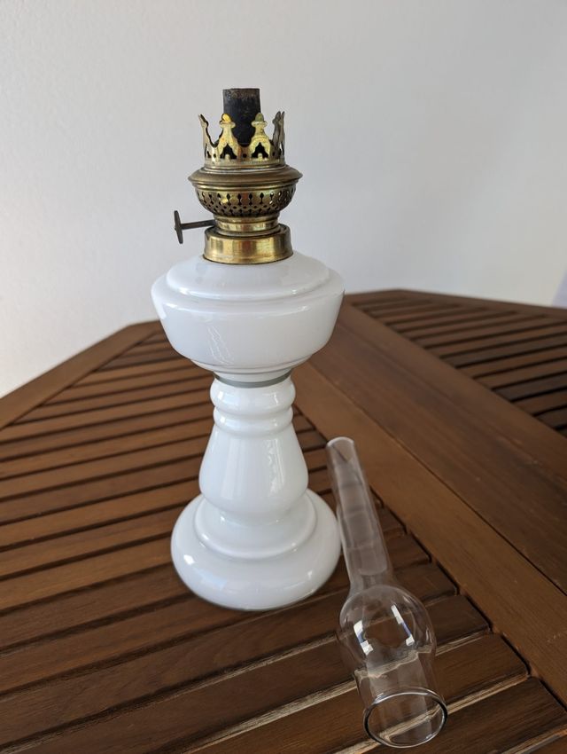 Quinqué antiguo de opalina