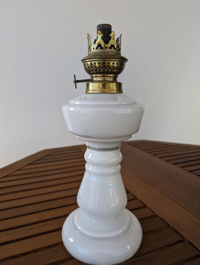 Quinqué antiguo de opalina