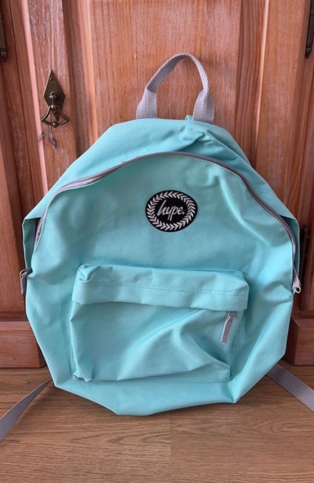 Mochila color verde menta de Hype
